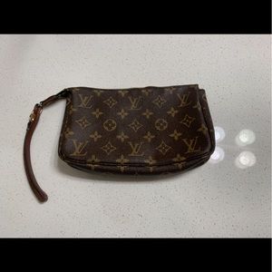 SOLD ON DEPOP Vintage Louis Vuitton Pochette